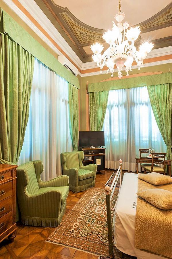 דולו Villa Ducale Hotel & Ristorante מראה חיצוני תמונה