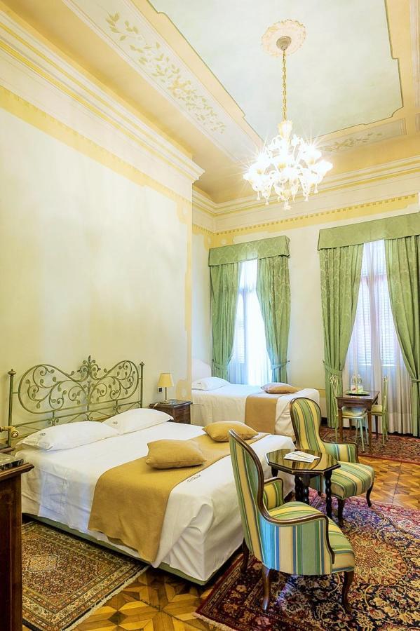 דולו Villa Ducale Hotel & Ristorante מראה חיצוני תמונה
