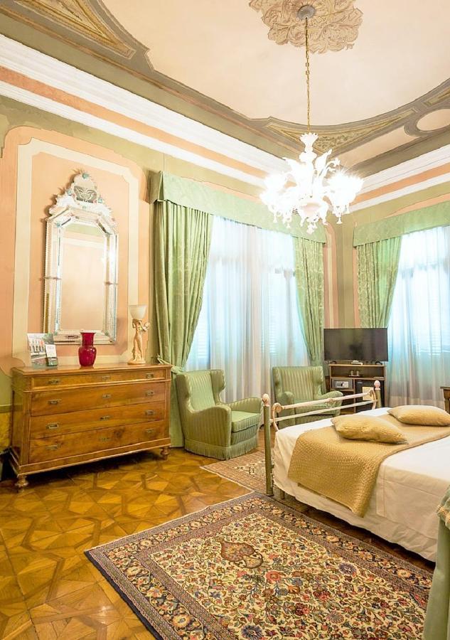 דולו Villa Ducale Hotel & Ristorante מראה חיצוני תמונה