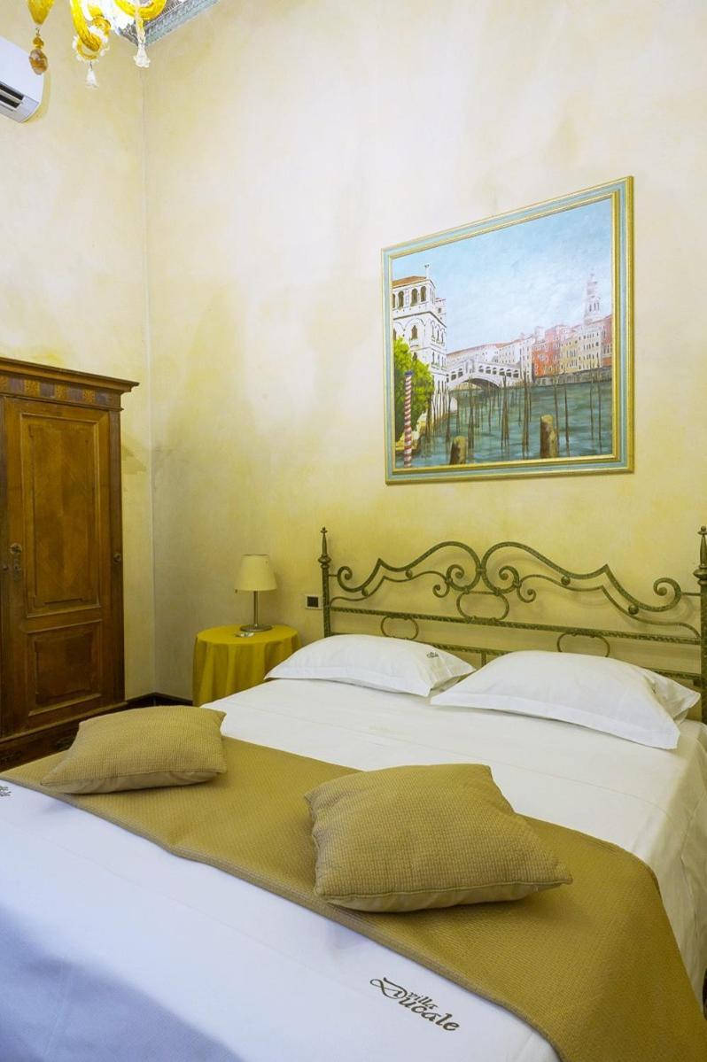 דולו Villa Ducale Hotel & Ristorante מראה חיצוני תמונה