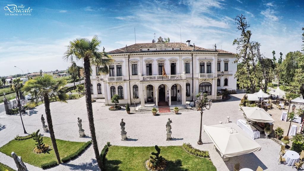 דולו Villa Ducale Hotel & Ristorante מראה חיצוני תמונה