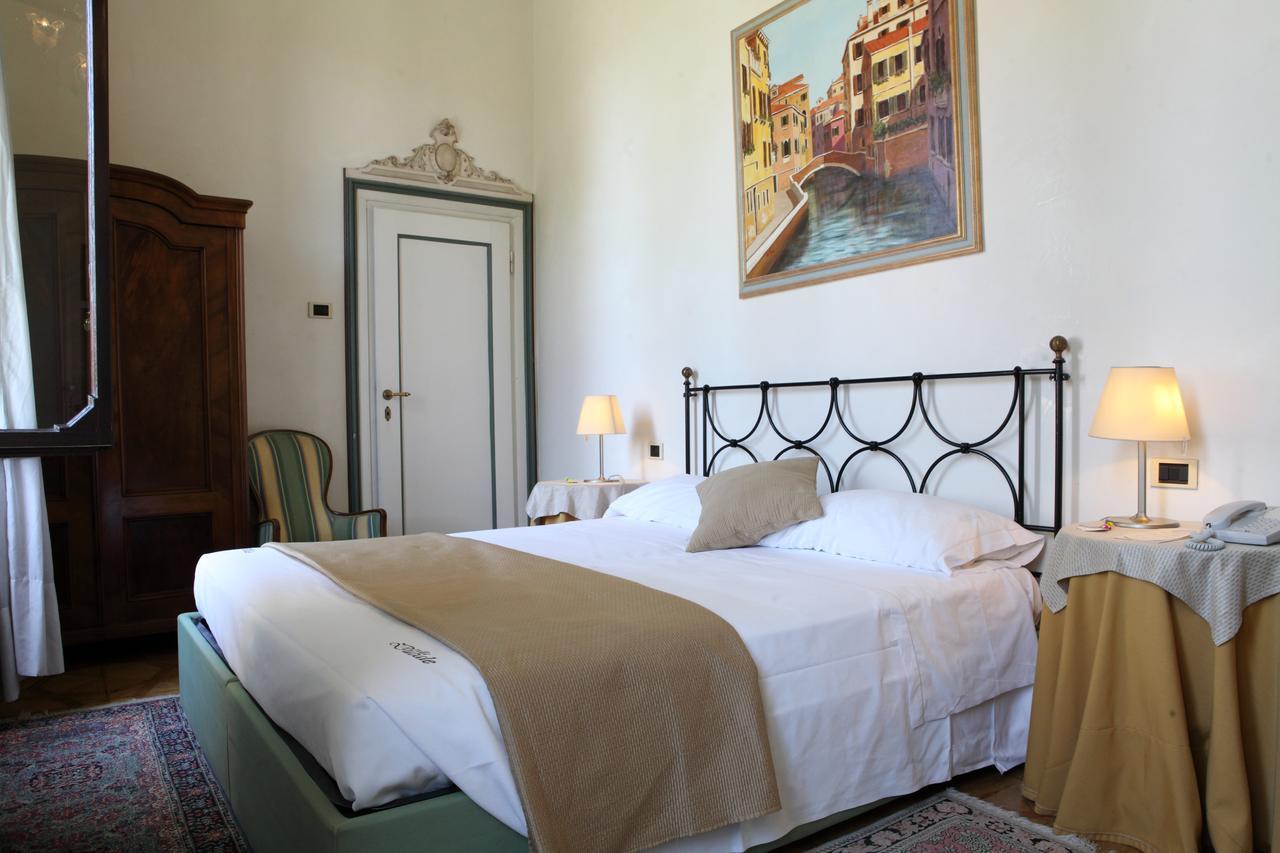 דולו Villa Ducale Hotel & Ristorante מראה חיצוני תמונה