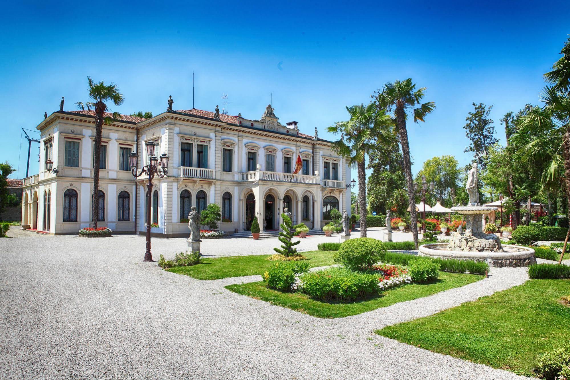 דולו Villa Ducale Hotel & Ristorante מראה חיצוני תמונה