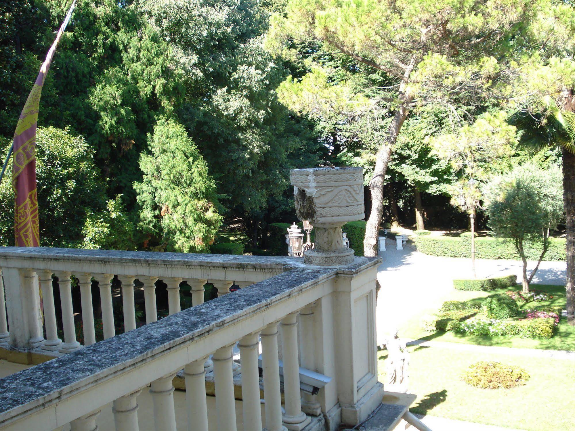 דולו Villa Ducale Hotel & Ristorante מראה חיצוני תמונה