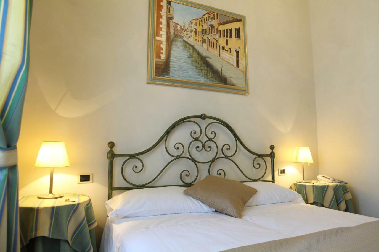 דולו Villa Ducale Hotel & Ristorante מראה חיצוני תמונה