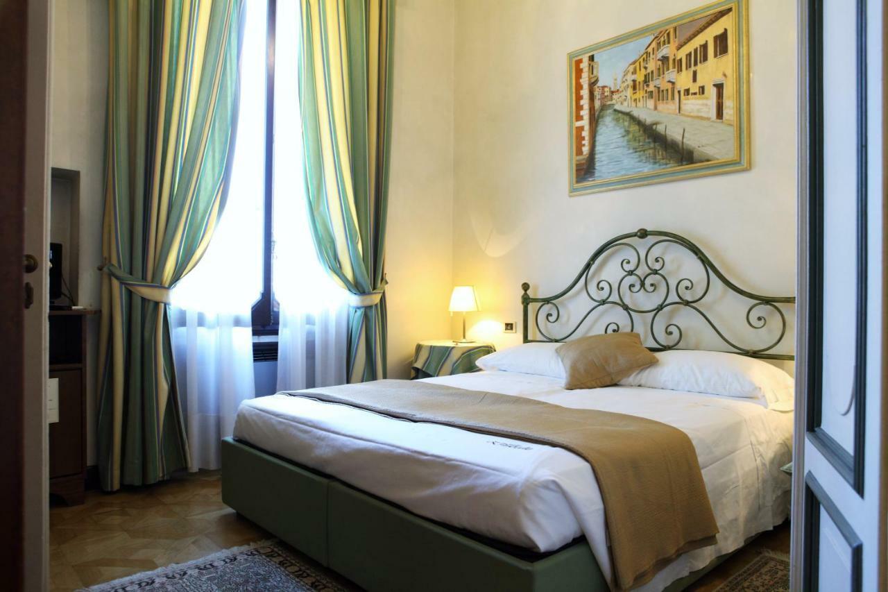 דולו Villa Ducale Hotel & Ristorante מראה חיצוני תמונה