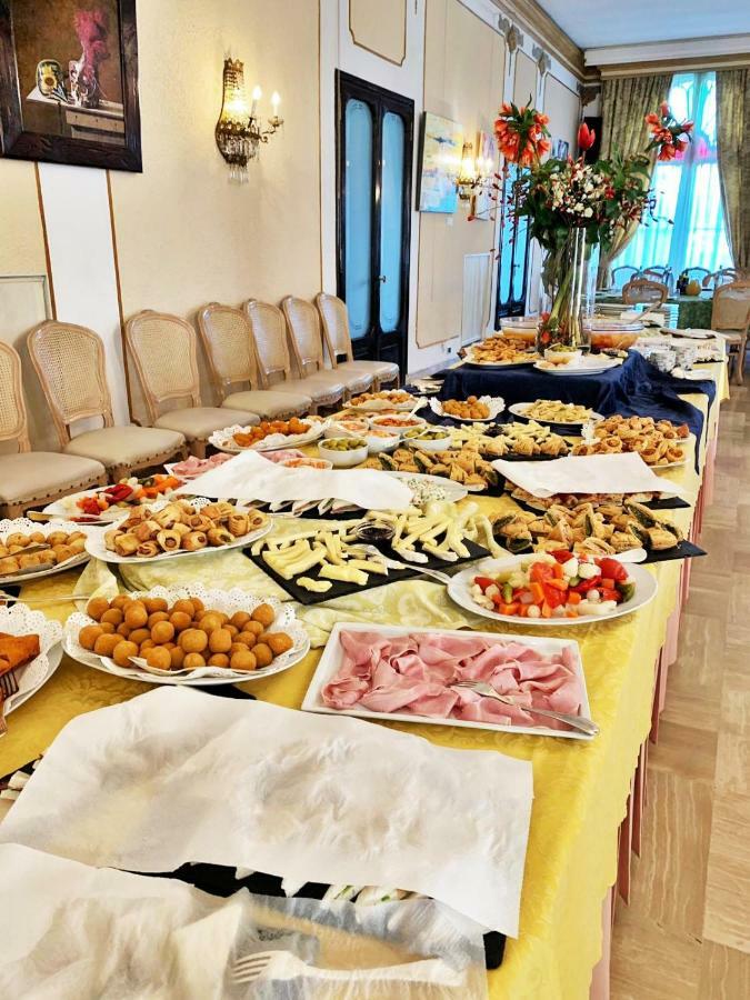 דולו Villa Ducale Hotel & Ristorante מראה חיצוני תמונה