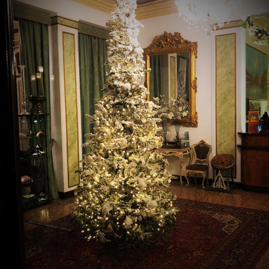 דולו Villa Ducale Hotel & Ristorante מראה חיצוני תמונה