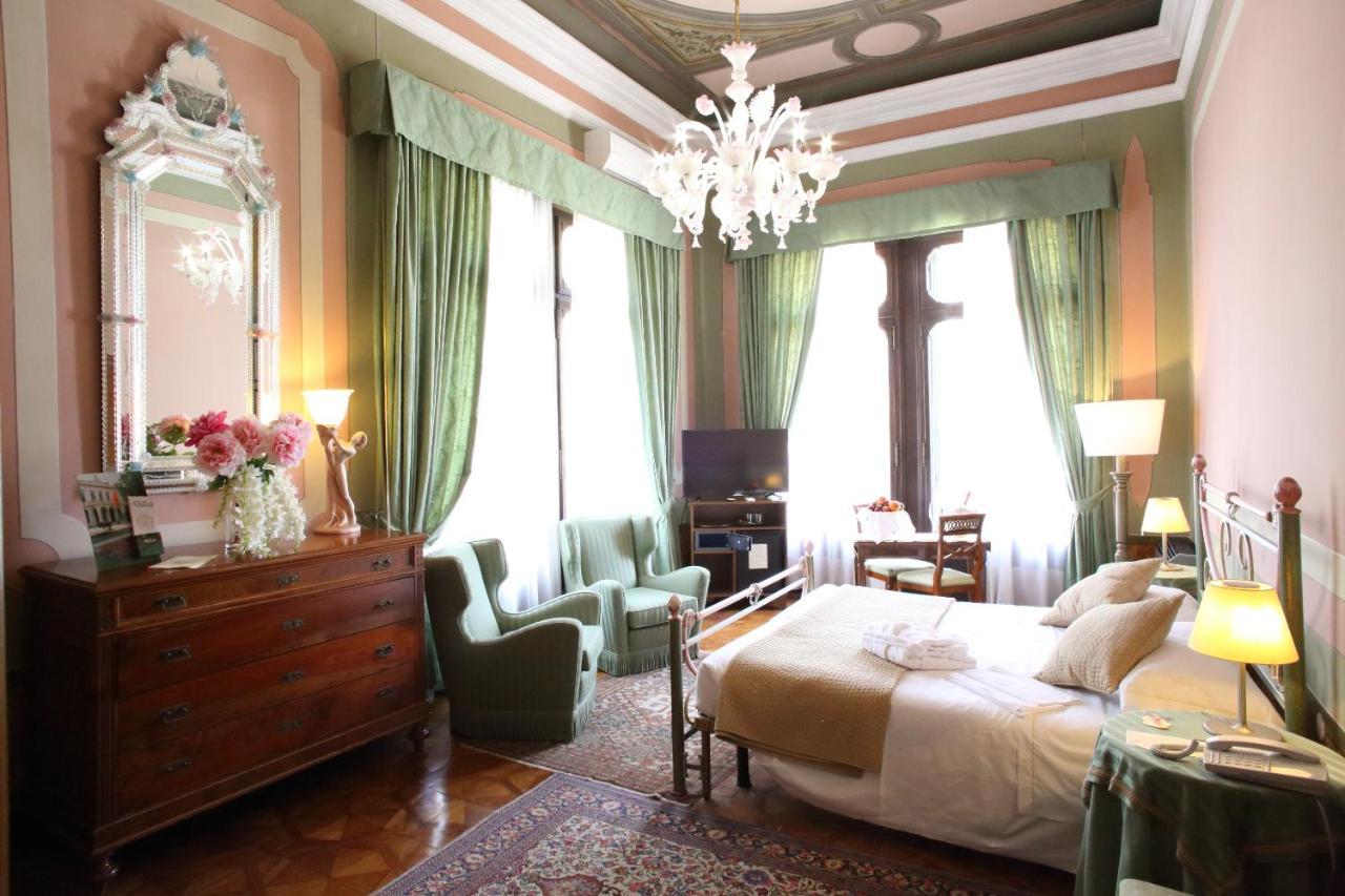 דולו Villa Ducale Hotel & Ristorante מראה חיצוני תמונה